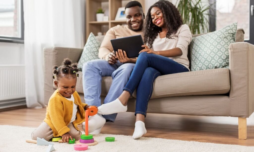 Detailed home cleaning service for bedrooms, living rooms, and bathrooms.